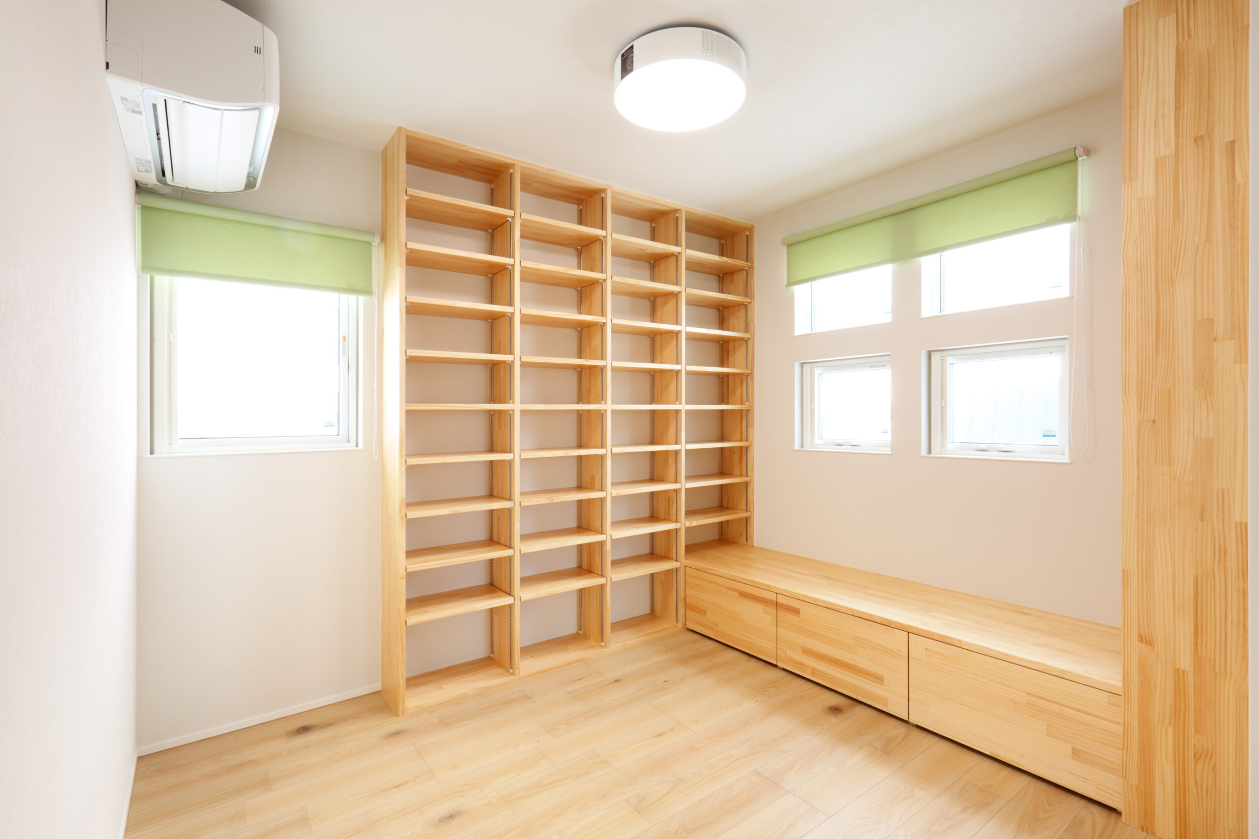 趣味全開！漫画や映像を楽しめるフリースペースのある家 アイチャッチ